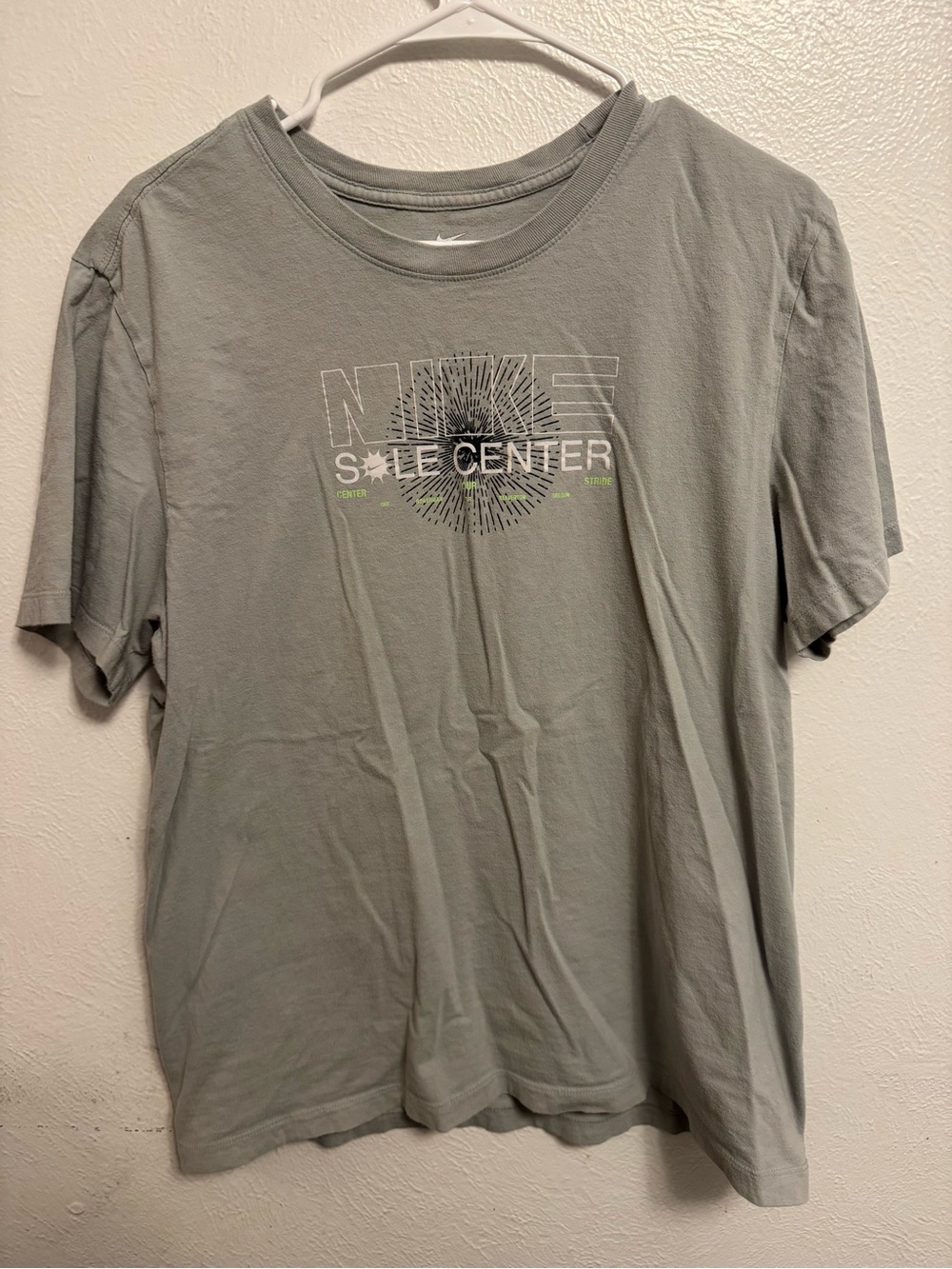 Nike Men's Light Gray 'Sole Center' Graphic Short Sleeve Tee